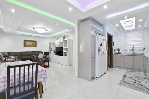 3 bedroom terraced house for sale, Abbey Road, London