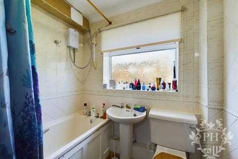 2 bedroom flat for sale, Roundsway, Marton-in-cleveland, Middlesbrough