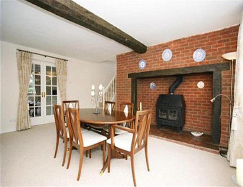 Dining Room (LR).jpg