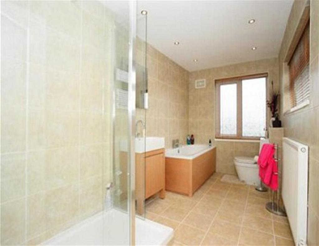 Bathroom LR.jpg