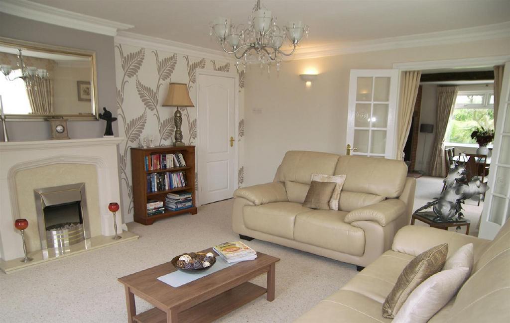 Living Room 2.jpg