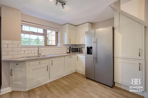 3 bedroom end of terrace house for sale, Lea View, Waltham Abbey