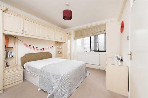 3 bedroom apartment to rent, Townshend Court, Townshend Road, St Johns Wood, London, NW8