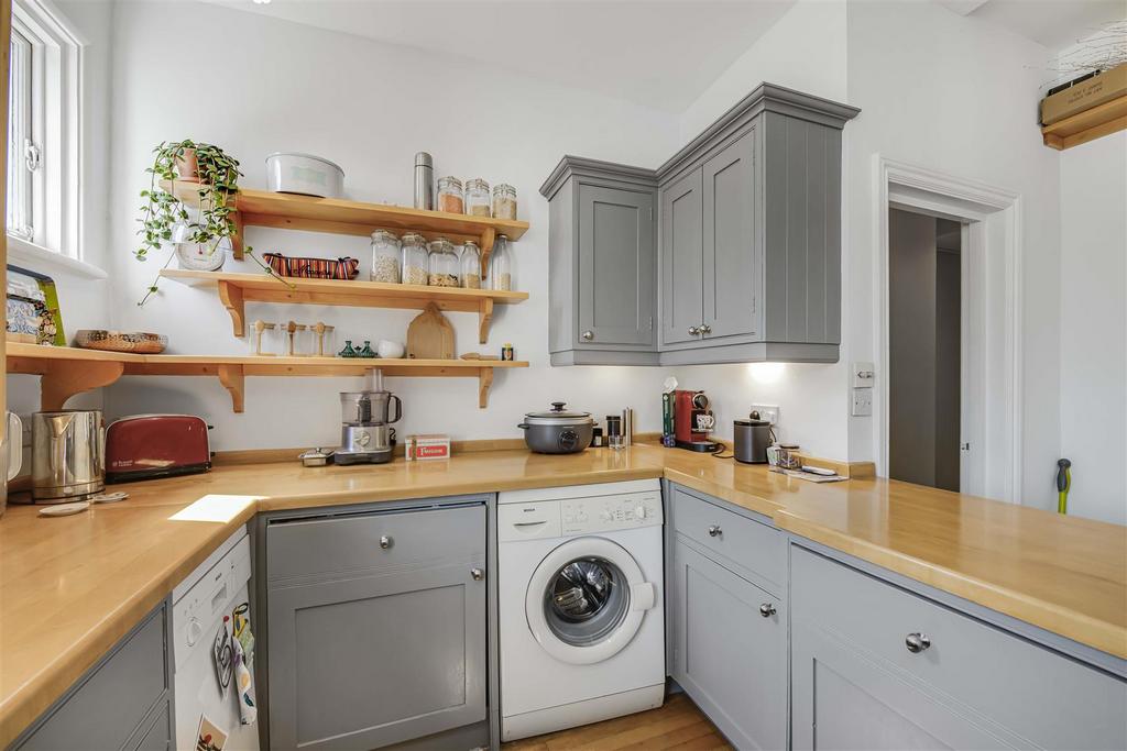 James anderson - 85a erpingham rd 7 .jpg