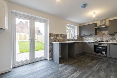 3 bedroom semi-detached house for sale, Charlesworth Street, Bolsover, Chesterfield