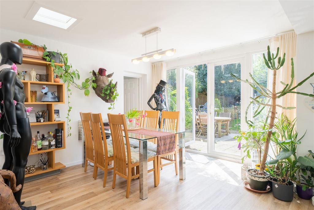 Open Plan Breakfast Kitchen/Dining/Living Room
