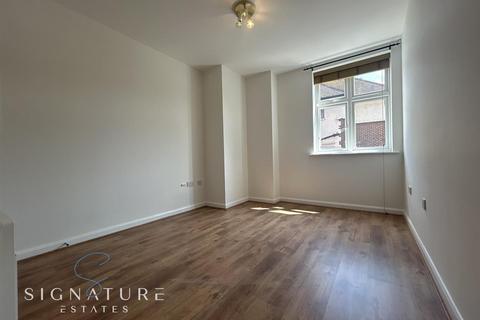 1 bedroom flat to rent, The Avenue Watford Hertfordshire