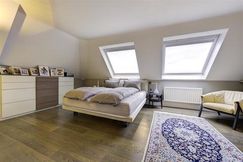 3 bedroom flat for sale, Kidderpore Avenue, Hampstead, NW3