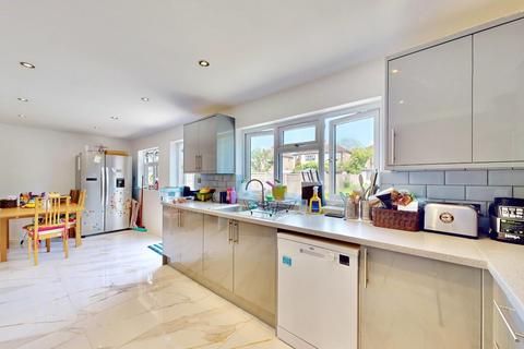 21 Rainsford Way, Hornchurch, RM12 4BJ