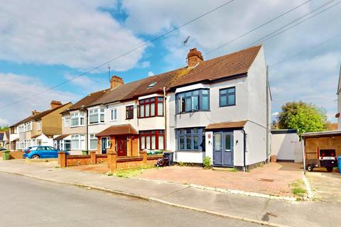 21 Rainsford Way, Hornchurch, RM12 4BJ