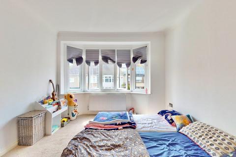 21 Rainsford Way, Hornchurch, RM12 4BJ