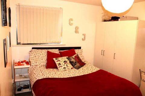 2 bedroom flat to rent, Pioneer House, Elmira Way, Salford M5 3LL