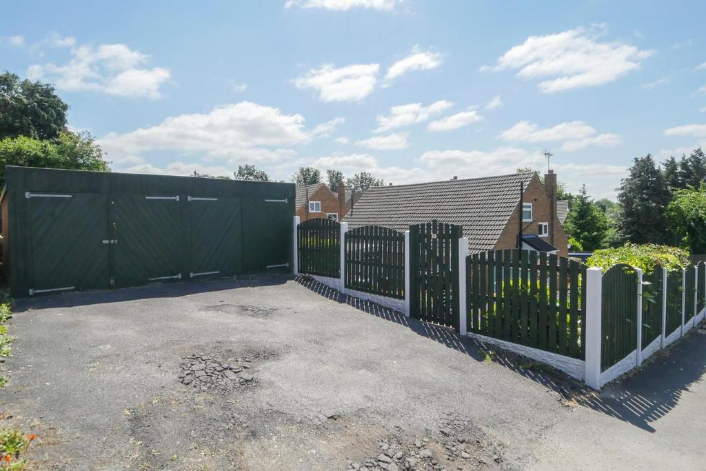 Driveway/garage