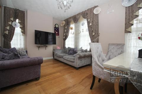 2 bedroom flat for sale, Markhouse Road, London