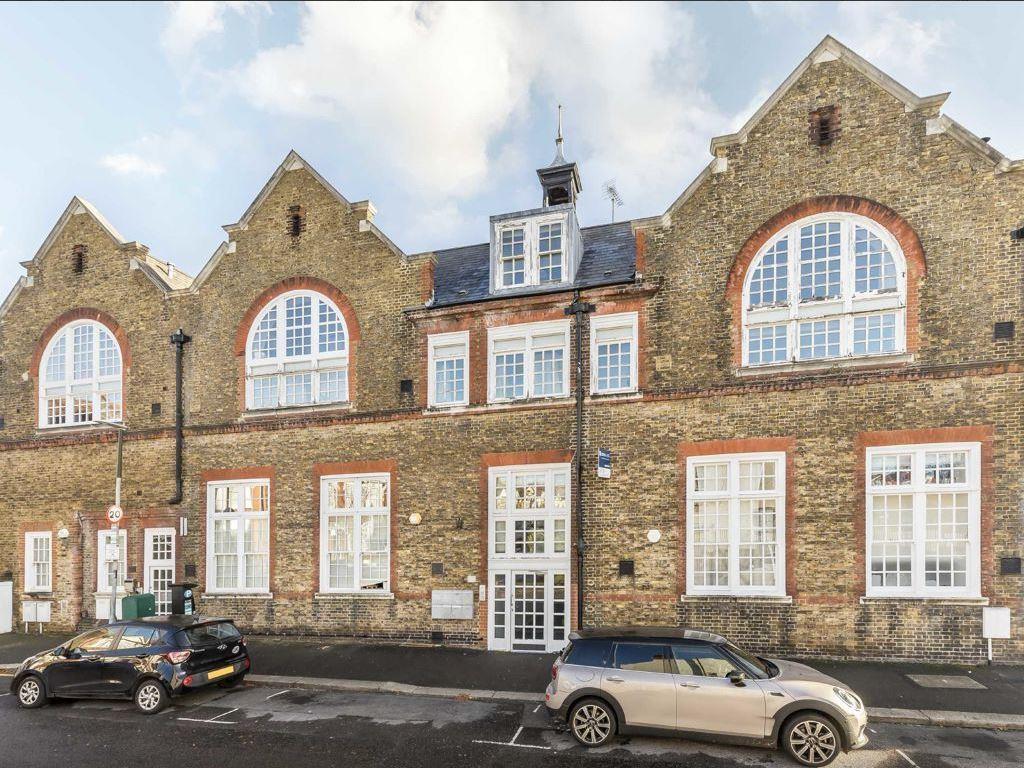 Craven Gardens, Wimbledon, SW19 3 bed apartment £3,500 pcm (£808 pw)