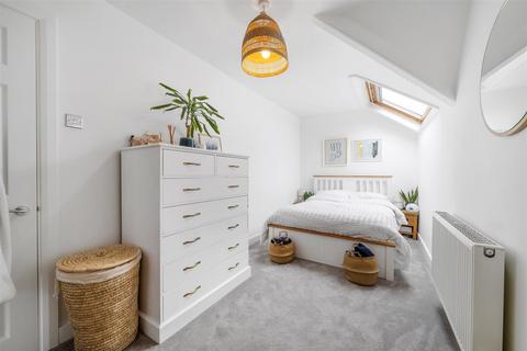144e Croydon Road, London, SE20 7YZ