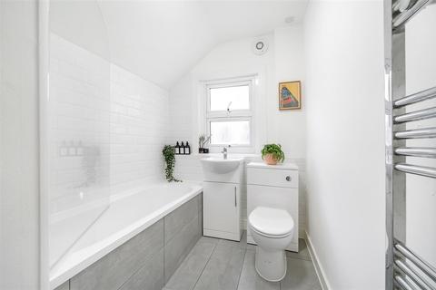 144e Croydon Road, London, SE20 7YZ