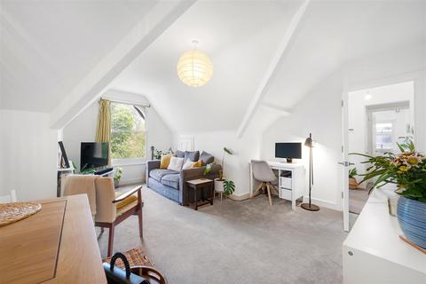 144e Croydon Road, London, SE20 7YZ