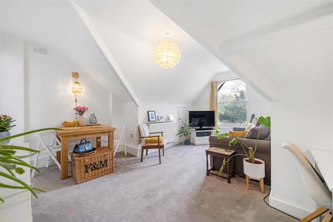 144e Croydon Road, London, SE20 7YZ