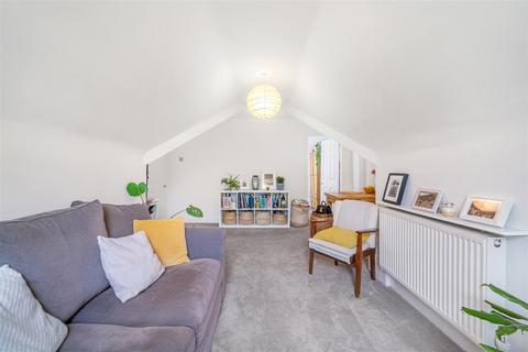 144e Croydon Road, London, SE20 7YZ