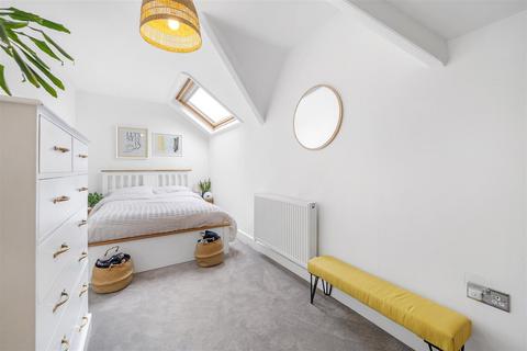 144e Croydon Road, London, SE20 7YZ