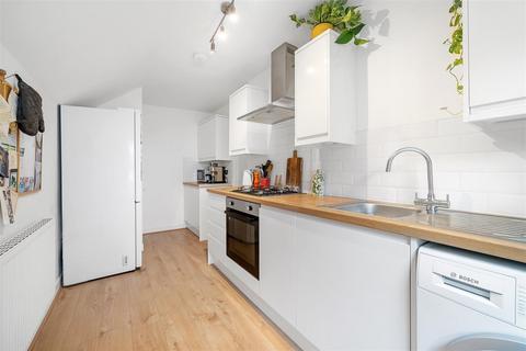 144e Croydon Road, London, SE20 7YZ