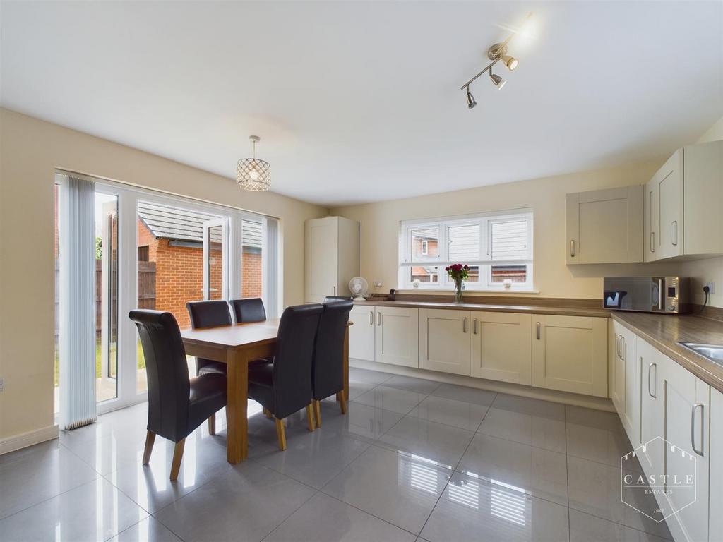 Dining kitchen