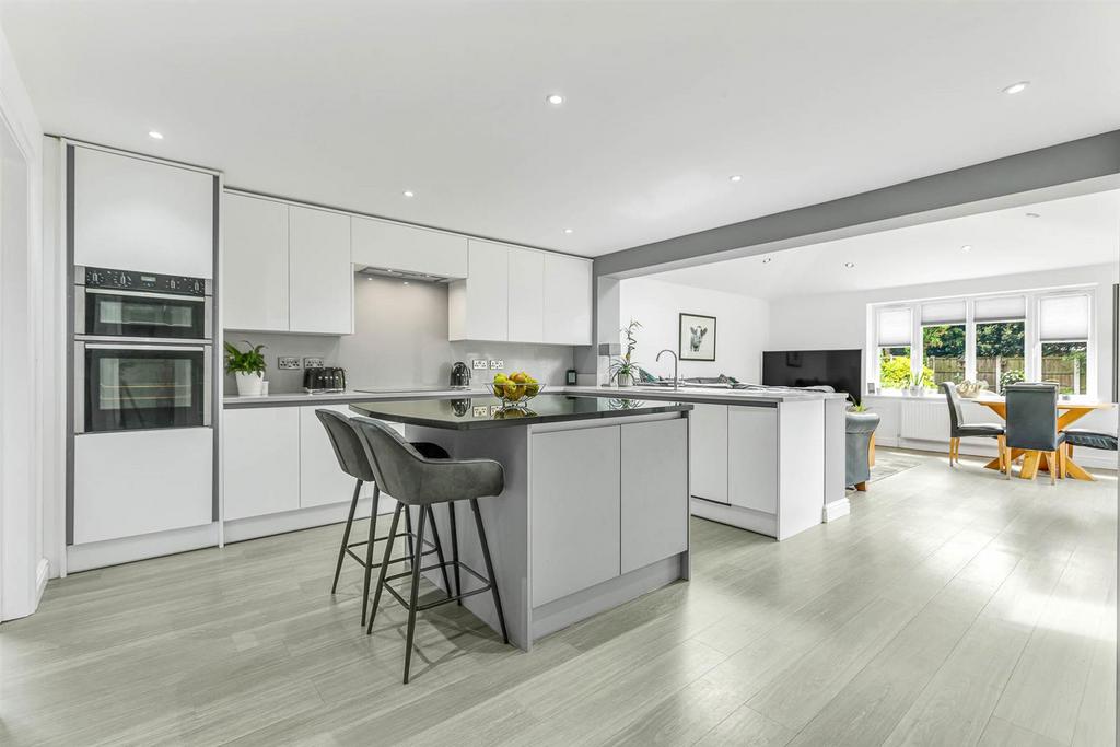 Open plan living/dining kitchen