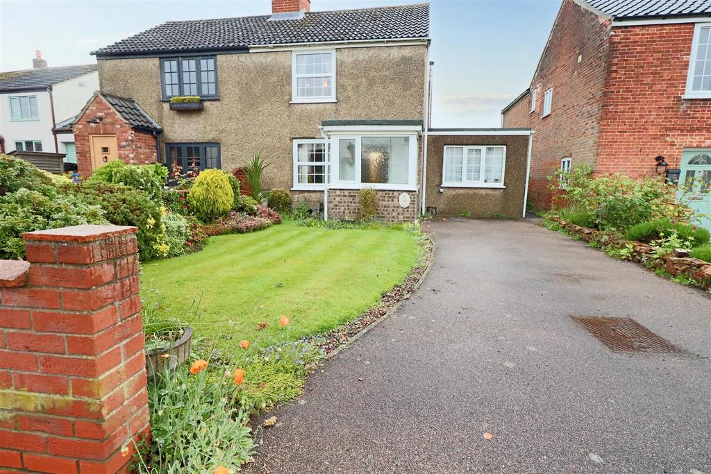 The Street, Blundeston, Lowestoft 3 bed semidetached house for sale