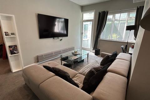 2 bedroom bungalow for sale, The Bungalows, Crossgates, Leeds