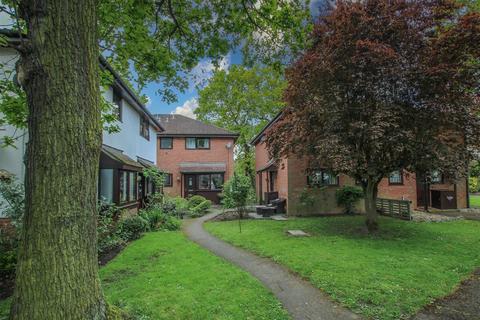 20 Lombards Chase, West Horndon, Brentwood, CM13 3UA
