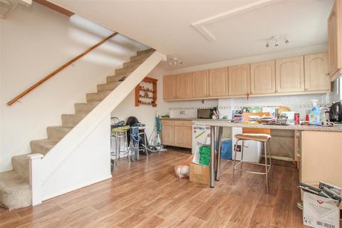 20 Lombards Chase, West Horndon, Brentwood, CM13 3UA