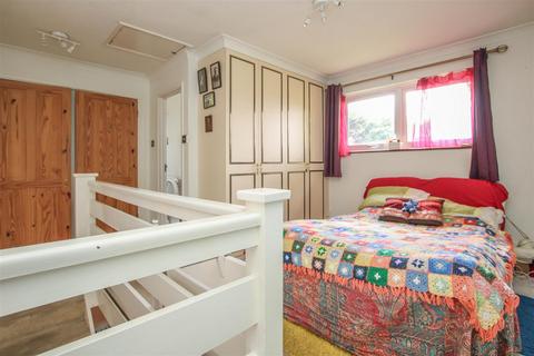 20 Lombards Chase, West Horndon, Brentwood, CM13 3UA