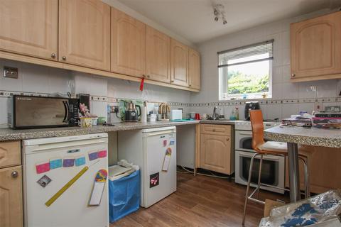 20 Lombards Chase, West Horndon, Brentwood, CM13 3UA