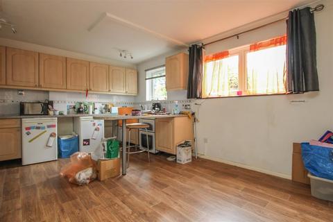 20 Lombards Chase, West Horndon, Brentwood, CM13 3UA