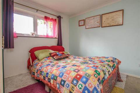 20 Lombards Chase, West Horndon, Brentwood, CM13 3UA
