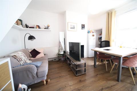 2 bedroom terraced house for sale, Carew Road, London