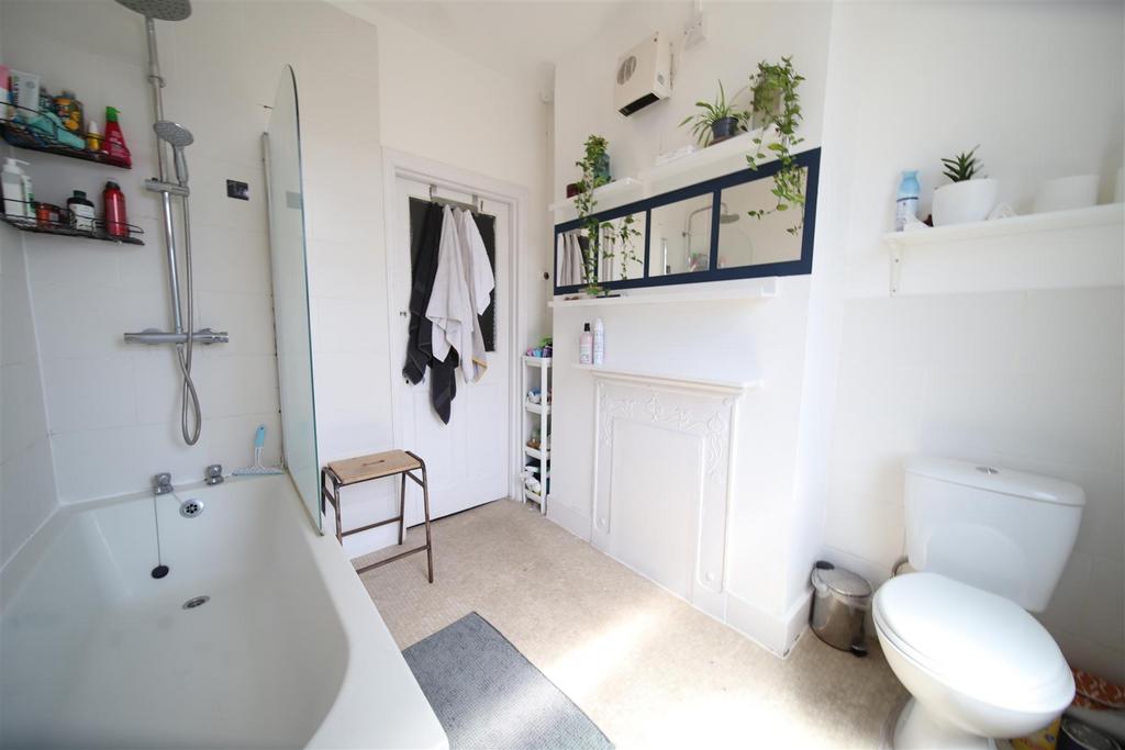 Bathroom 2.jpg