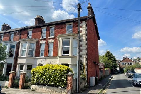 4 bedroom end of terrace house for sale, Wyndham Road, Salisbury SP1