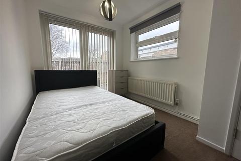 1 bedroom in a house share to rent, Wisden Road, Stevenage