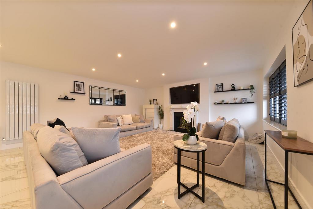 Foster Close, Stevenage 4 bed detached house for sale £900,000