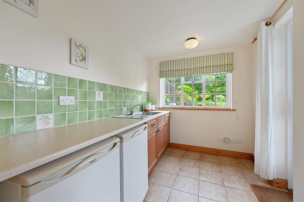 WH - 32 Chiltern Road - Utility Room3 (1).JPG