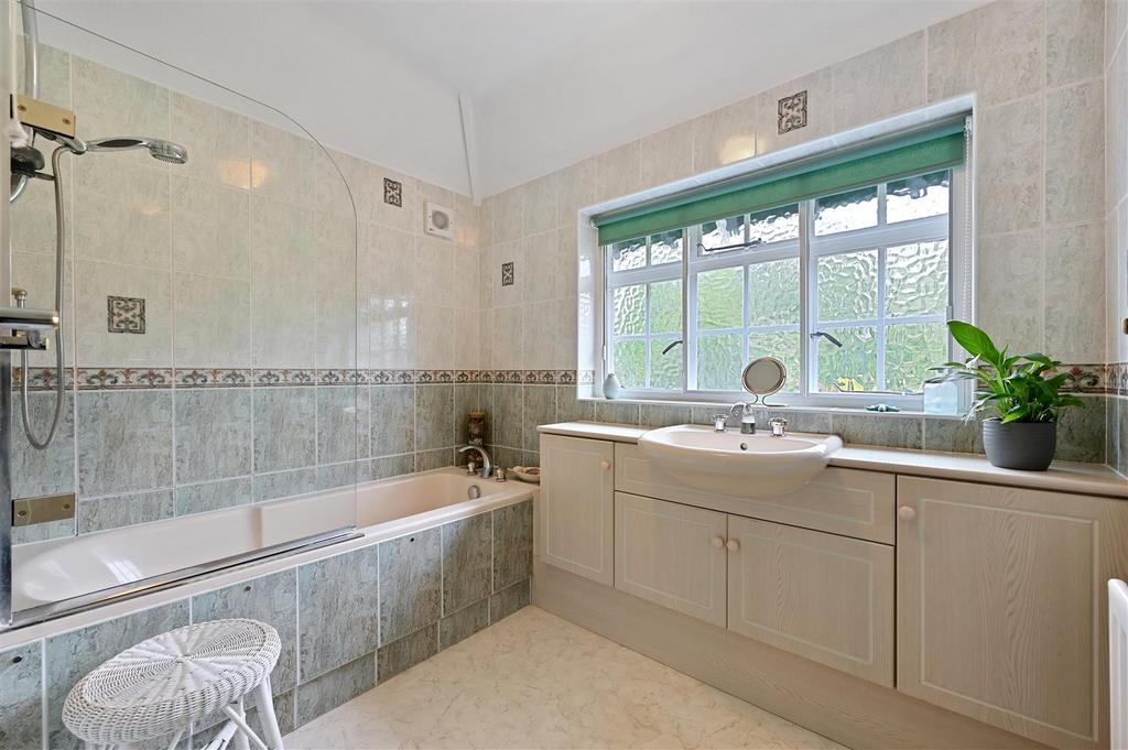 WH - 32 Chiltern Road - Bathroom3 (1).JPG