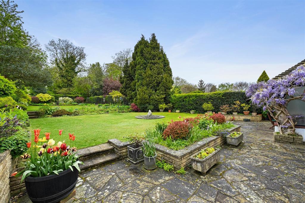 WH - 32 Chiltern Road - Garden A1 (1).JPG