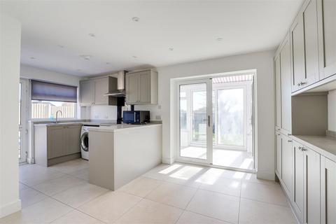 42 Addison Drive, Hucknall, Nottingham, NG15 6NB