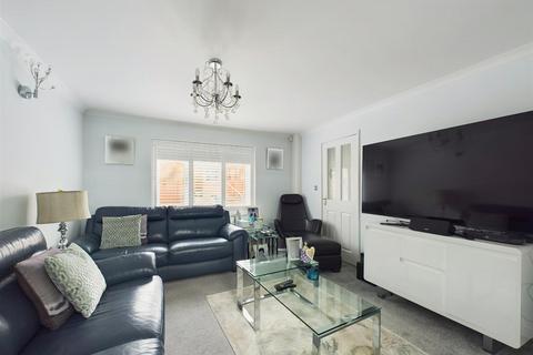 83 Rose Close, Nottingham, NG3 4PY