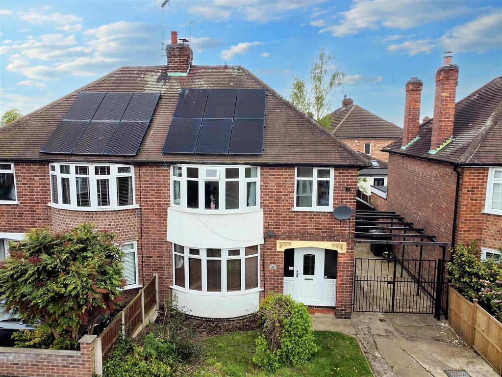 Crofton Road, Attenborough, Nottingham 3 bed semidetached house for