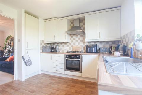 2 bedroom terraced house to rent, Doddenhill Close, Saffron Walden CB10