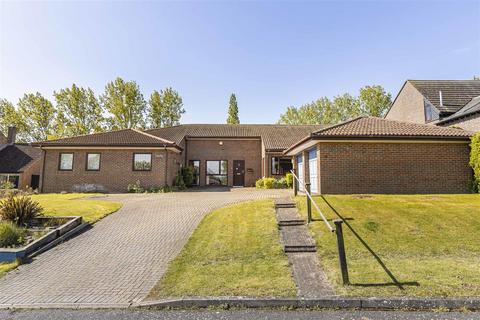 5 bedroom detached bungalow for sale, The Fairway, Bar Hill CB23