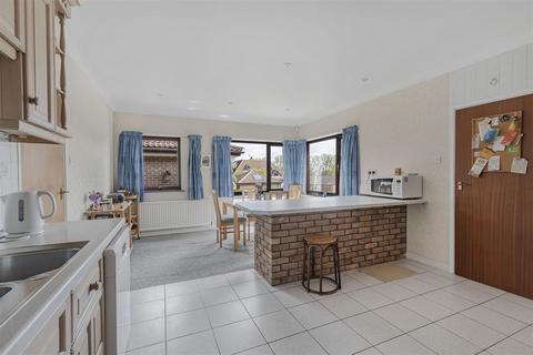 17 The Fairway, Bar Hill, Cambridge, CB23 8SR